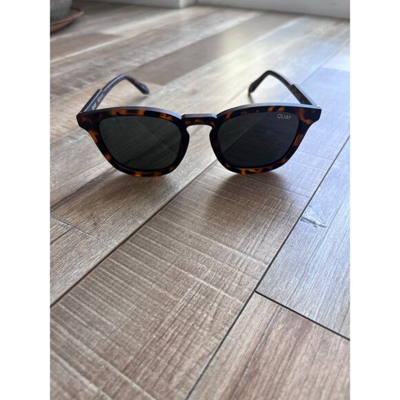 Quay Jackpot Mens Sunglasses in Matte Tortoise - Picture 3 of 5